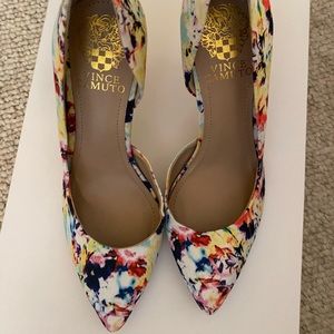Vince Camuto heels, floral size 6/36